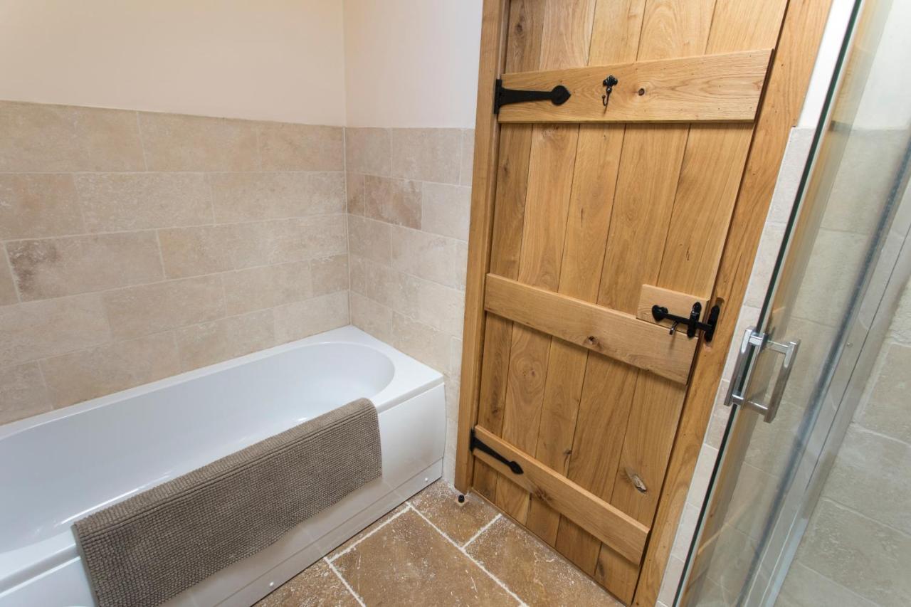 The Old Dairy - Boutique Countryside Cottage At Harrys Cottages Pen-y-Clawdd 외부 사진