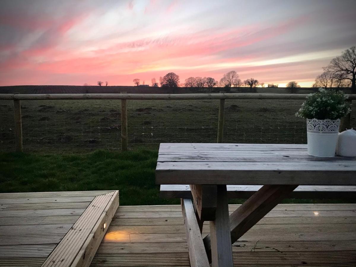 The Old Dairy - Boutique Countryside Cottage At Harrys Cottages Pen-y-Clawdd 외부 사진