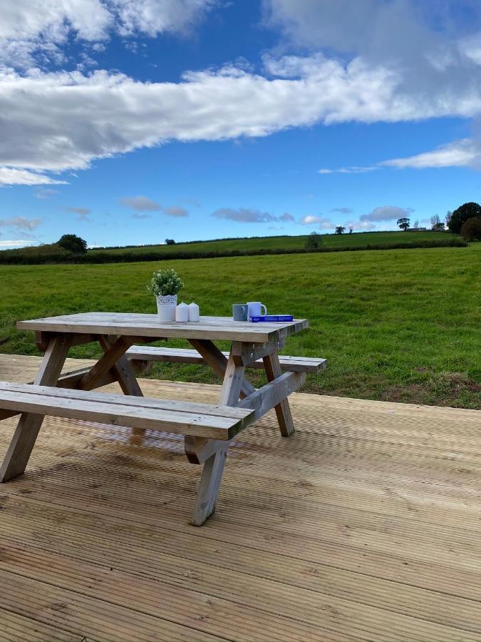 The Old Dairy - Boutique Countryside Cottage At Harrys Cottages Pen-y-Clawdd 외부 사진
