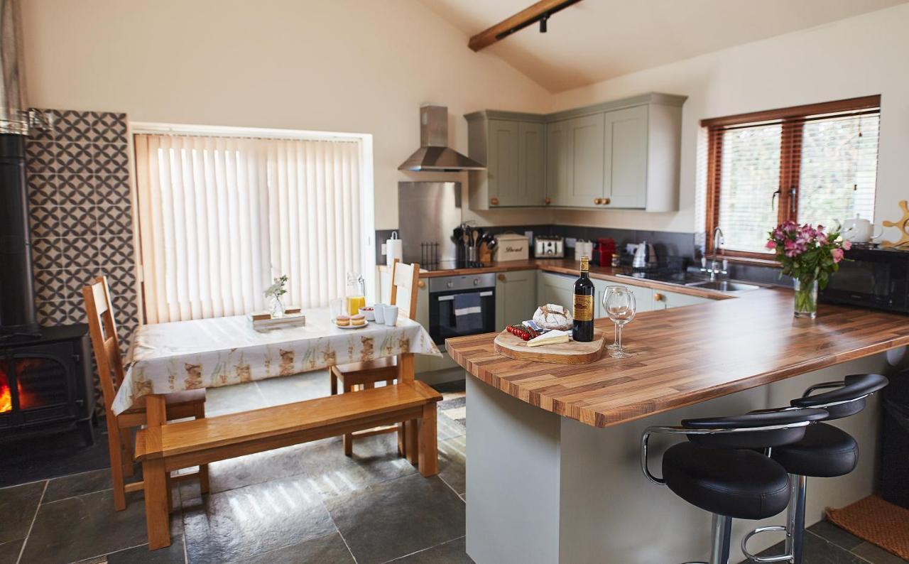 The Old Dairy - Boutique Countryside Cottage At Harrys Cottages Pen-y-Clawdd 외부 사진