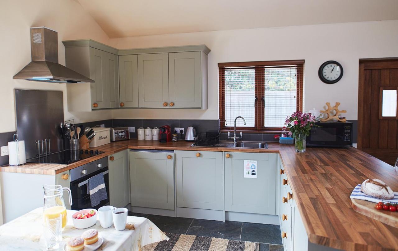 The Old Dairy - Boutique Countryside Cottage At Harrys Cottages Pen-y-Clawdd 외부 사진