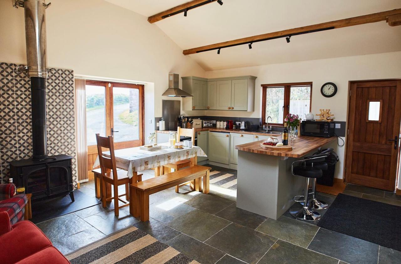 The Old Dairy - Boutique Countryside Cottage At Harrys Cottages Pen-y-Clawdd 외부 사진