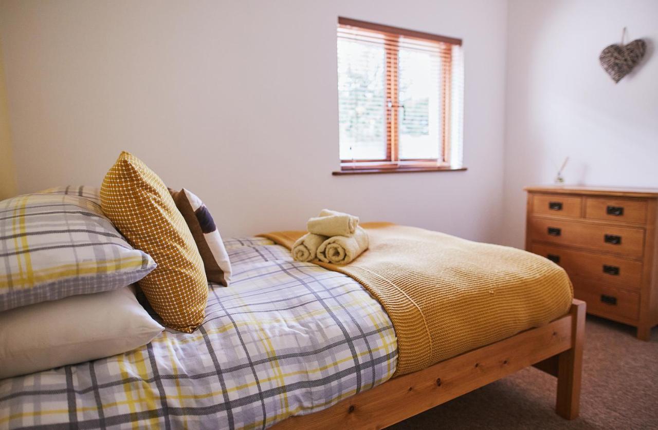 The Old Dairy - Boutique Countryside Cottage At Harrys Cottages Pen-y-Clawdd 외부 사진